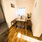 Cjs Apartments - Chill Or Drive Am Nuerburgring, New Box Spring Beds, New Furniture, Free Parking, Wlan, Tv-Streaming, Quiet Location 3* Rodder