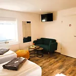 Cjs Apartments - Chill Or Drive Am Nuerburgring, New Box Spring Beds, New Furniture, Free Parking, Wlan, Tv-Streaming, Quiet Location 3*