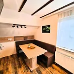 Cjs Apartments - Chill Or Drive Am Nuerburgring, New Box Spring Beds, New Furniture, Free Parking, Wlan, Tv-Streaming, Quiet Location 3* Rodder