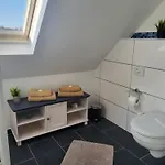Ξενοδοχείο με διαμερίσματα Cjs Apartments - Chill Or Drive Am Nuerburgring, New Box Spring Beds, New Furniture, Free Parking, Wlan, Tv-Streaming, Quiet Location