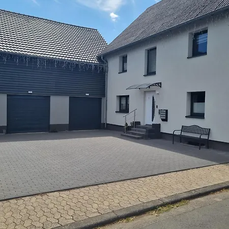 Cjs Apartments - Chill Or Drive Am Nuerburgring, New Box Spring Beds, New Furniture, Wlan, Spacious Rooms, Quiet Location Rodder