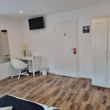 Cjs Apartments - Chill Or Drive Am Nuerburgring, New Box Spring Beds, New Furniture, Wlan, Spacious Rooms, Quiet Location Rodder