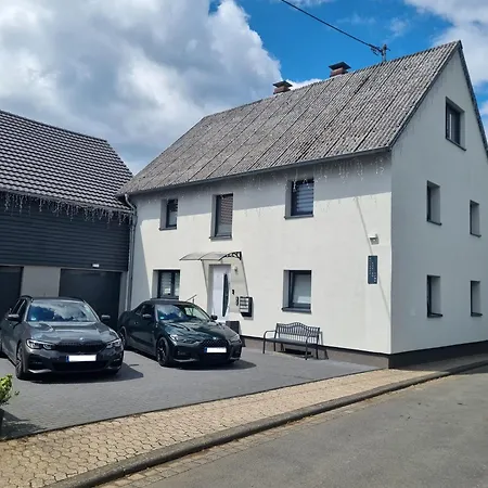 Cjs Apartments - Chill Or Drive Am Nuerburgring, New Box Spring Beds, New Furniture, Wlan, Spacious Rooms, Quiet Location Rodder