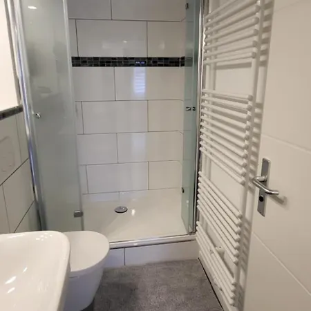 Cjs Apartments - Chill Or Drive Am Nuerburgring, New Box Spring Beds, New Furniture, Wlan, Spacious Rooms, Quiet Location Appart hôtel 3*