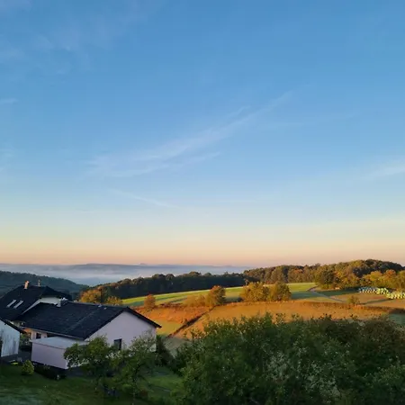 Cjs Apartments - Chill Or Drive Am Nuerburgring, New Box Spring Beds, New Furniture, Wlan, Spacious Rooms, Quiet Location Appart hôtel Rodder