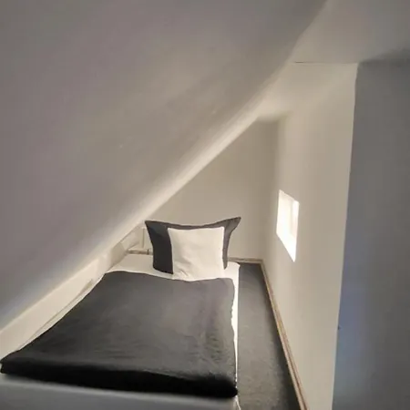 Cjs Apartments - Chill Or Drive Am Nuerburgring, New Box Spring Beds, New Furniture, Wlan, Spacious Rooms, Quiet Location Appart hôtel Rodder