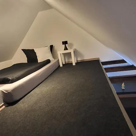 Cjs Apartments - Chill Or Drive Am Nuerburgring, New Box Spring Beds, New Furniture, Wlan, Spacious Rooms, Quiet Location Appart hôtel Rodder