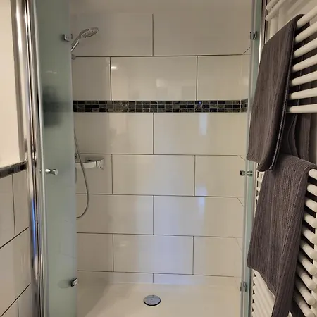 Cjs Apartments - Chill Or Drive Am Nuerburgring, New Box Spring Beds, New Furniture, Wlan, Spacious Rooms, Quiet Location 3*