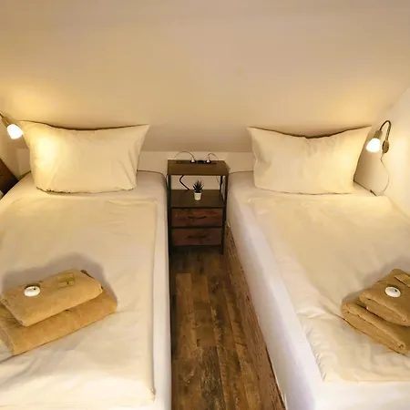 Aparthotel Cjs - Chill Or Drive Am Nuerburgring, New Box Spring Beds, New Furniture, Wlan, Spacious Rooms, Quiet Location 3*