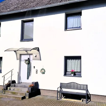 Cjs - Chill Or Drive Am Nuerburgring, New Box Spring Beds, New Furniture, Free Parking, Wlan, Tv-streaming, Quiet Location 아파트호텔 3*