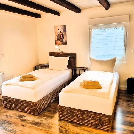 Cjs - Chill Or Drive Am Nürburgring, New Box Spring Beds, New Furniture, Wlan, Spacious Rooms, Quiet Location Aparthotel Rodder