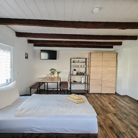 Cjs - Chill Or Drive Am Nürburgring, New Box Spring Beds, New Furniture, Wlan, Spacious Rooms, Quiet Location