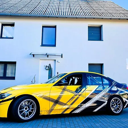 아파트호텔 Cjs - Chill Or Drive Am Nuerburgring, New Box Spring Beds, New Furniture, Free Parking, Wlan, Tv-streaming, Quiet Location