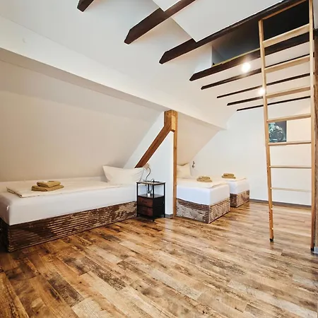 Cjs - Chill Or Drive Am Nuerburgring, New Box Spring Beds, New Furniture, Free Parking, Wlan, Tv-streaming, Quiet Location