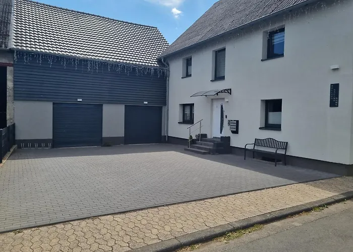 Cjs - Chill Or Drive Am Nuerburgring, New Box Spring Beds, New Furniture, Wlan, Spacious Rooms, Quiet Location Rodder