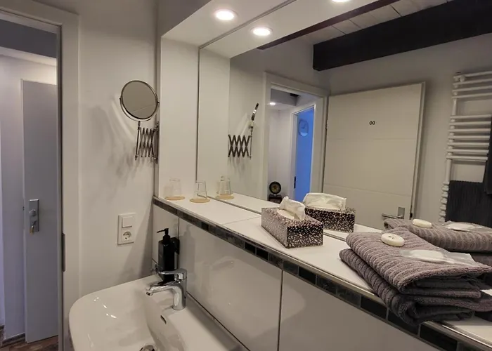 Aparthotel Cjs - Chill Or Drive Am Nuerburgring, New Box Spring Beds, New Furniture, Wlan, Spacious Rooms, Quiet Location Rodder