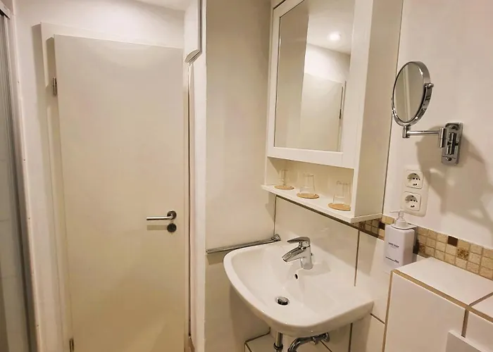 Aparthotel Cjs - Chill Or Drive Am Nuerburgring, New Box Spring Beds, New Furniture, Wlan, Spacious Rooms, Quiet Location Rodder